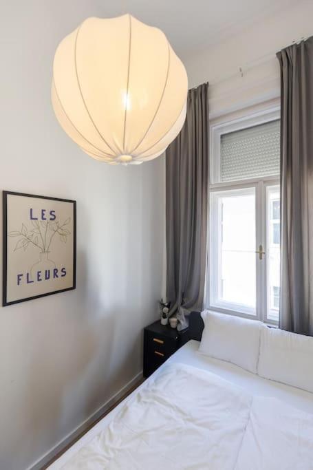 בודפשט The Grove Hideaway Central 2Br Retreat מראה חיצוני תמונה