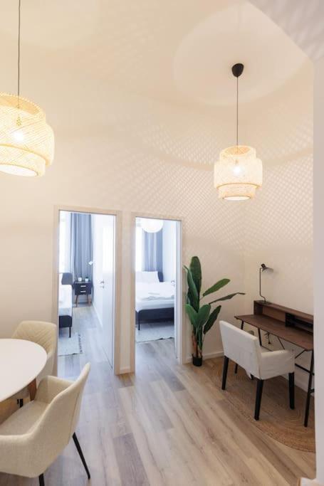 בודפשט The Grove Hideaway Central 2Br Retreat מראה חיצוני תמונה