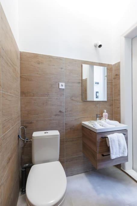 בודפשט The Grove Hideaway Central 2Br Retreat מראה חיצוני תמונה