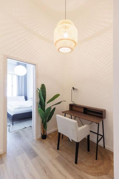 בודפשט The Grove Hideaway Central 2Br Retreat מראה חיצוני תמונה